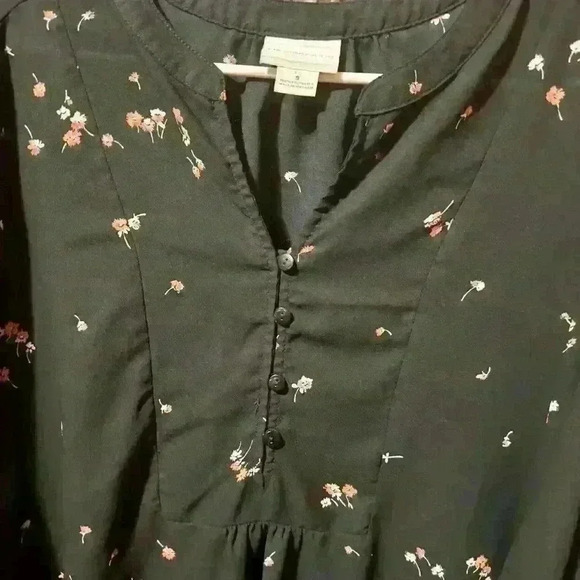 Liz Claiborne S Women’s Black Floral Sheer Blouse V-Neck Long Sleeve Top Casual - Picture 3 of 4